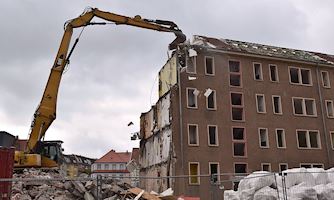 Na demolice zchátralých budov poskytneme obcím 117 milionů korun