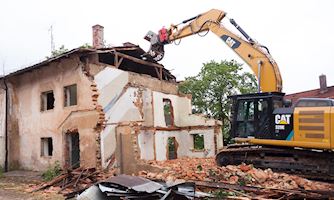 MMR: Téměř 49 milionů korun pro obce na demolice budov
