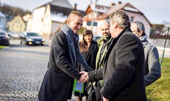 Bartoš představil na zasedání vlády v Jeseníku podporu pro malé obce a města za téměř 2,5 miliardy korun. Resort bude lépe cílit na zaostávající regiony