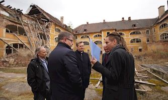 Vláda hledá peníze na záchranu kulturní památky Žižkových kasáren v Terezíně 